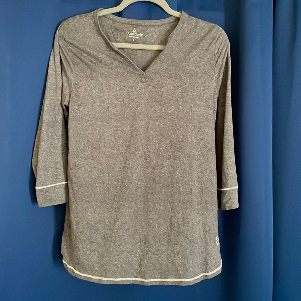 Gray very soft 3/4 sleeve shirt